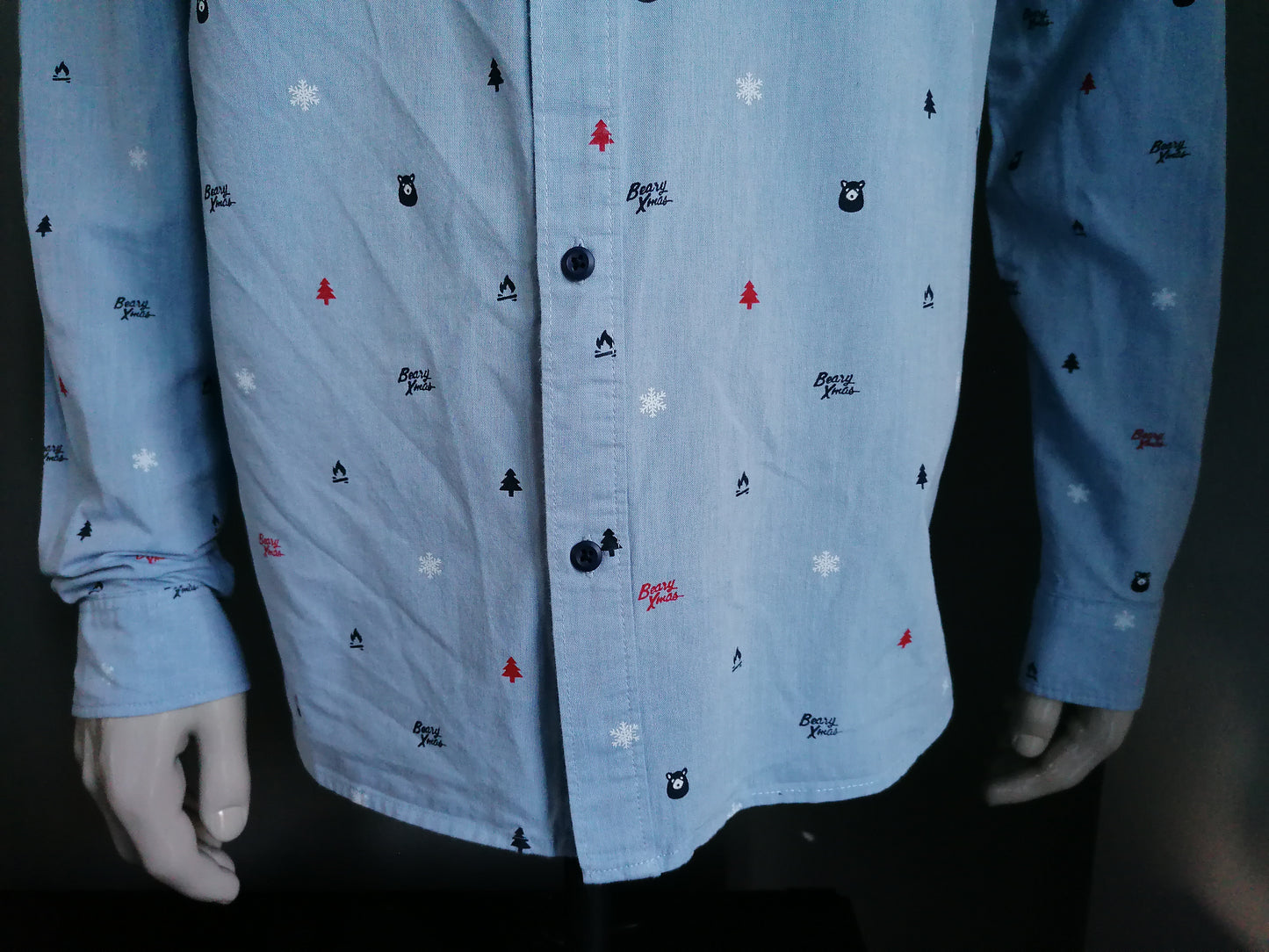 Xmas / Christmas / Beary Xmas print shirt. Light blue. Size XL.