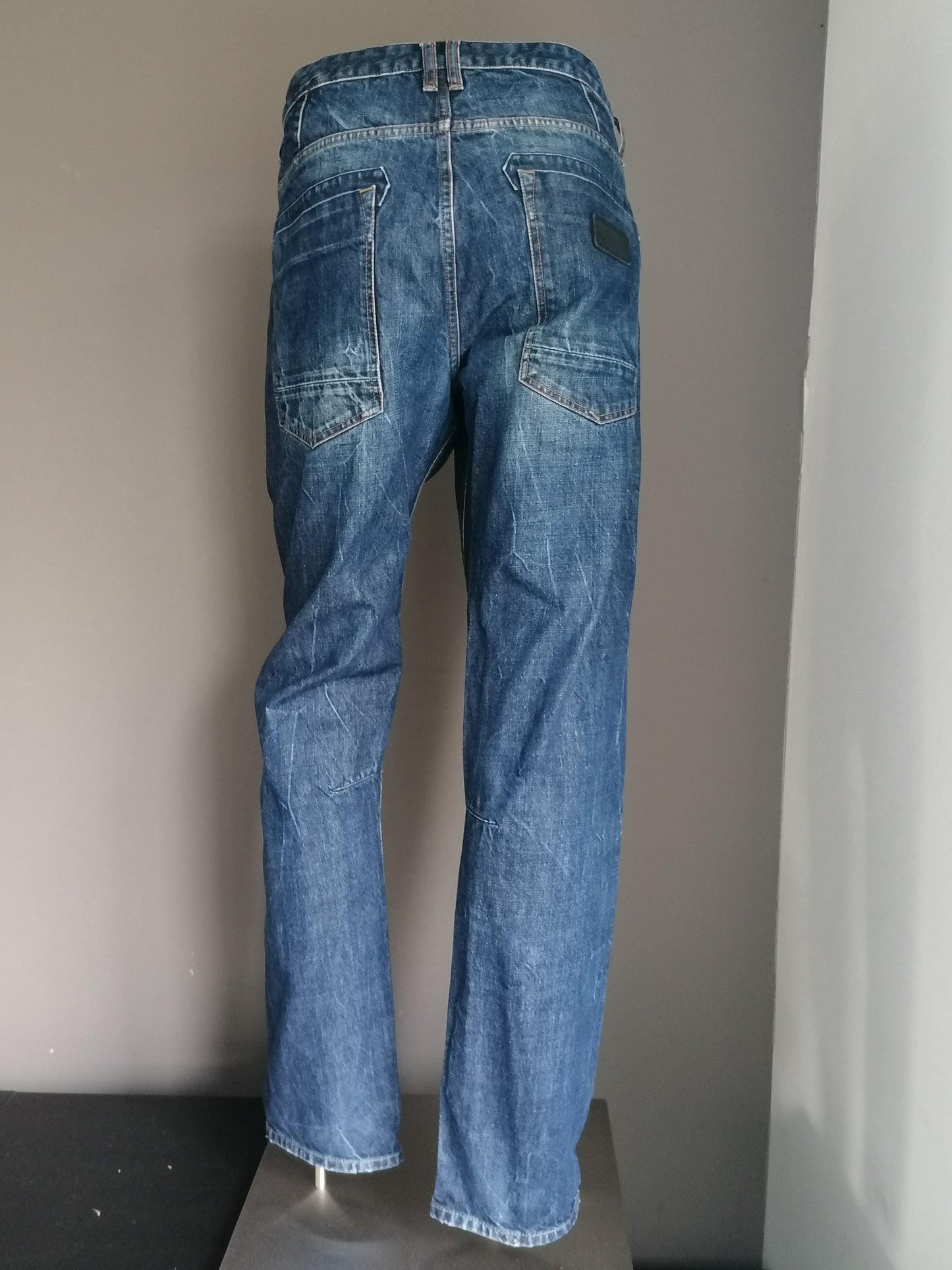 Silvercreek Jeans. Dunkelblau farbig. Größe W38 - L34. Tischlertyp.