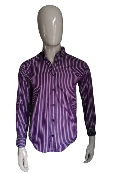 Serge camisa en blanco. Motivo rayado púrpura. Talla M