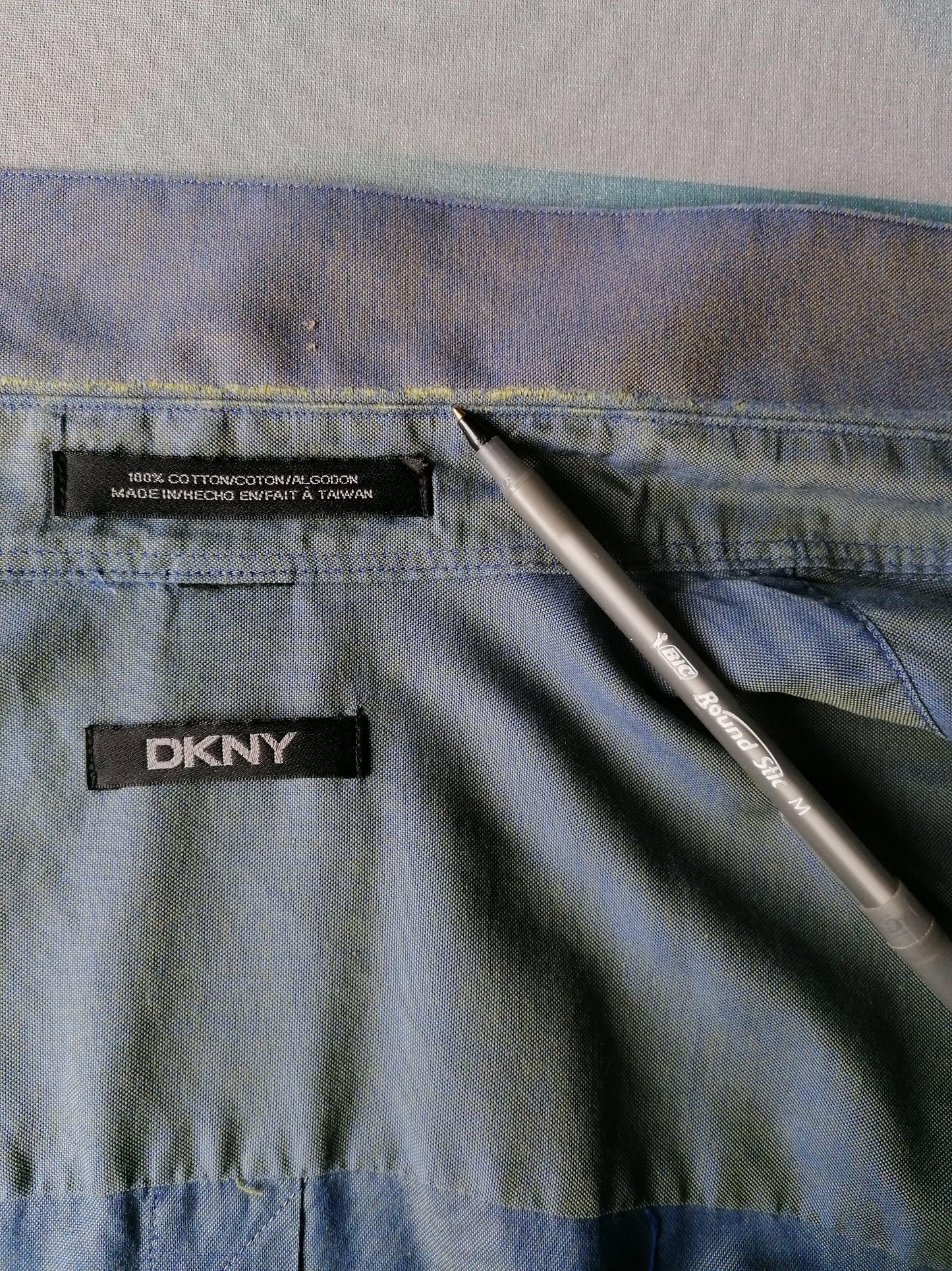 B keus: DKNY overhemd. Blauw Groene Metallic glans. Maat XXL / 2XL. slijtage kraag - EcoGents