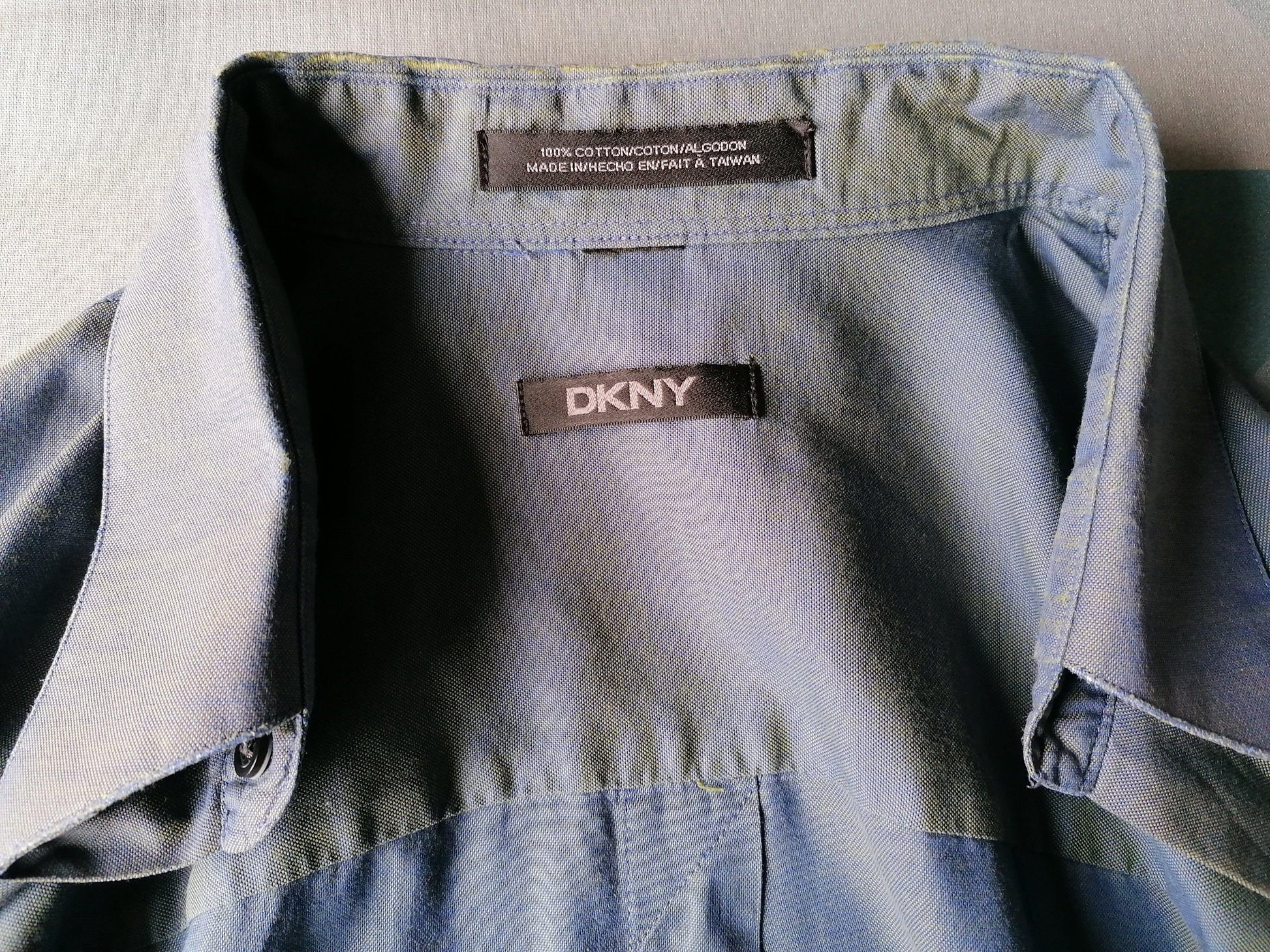 B keus: DKNY overhemd. Blauw Groene Metallic glans. Maat XXL / 2XL. slijtage kraag - EcoGents