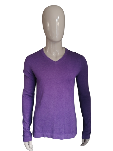 JC Rags suéter. Cuello en v. Color púrpura. Talla L.