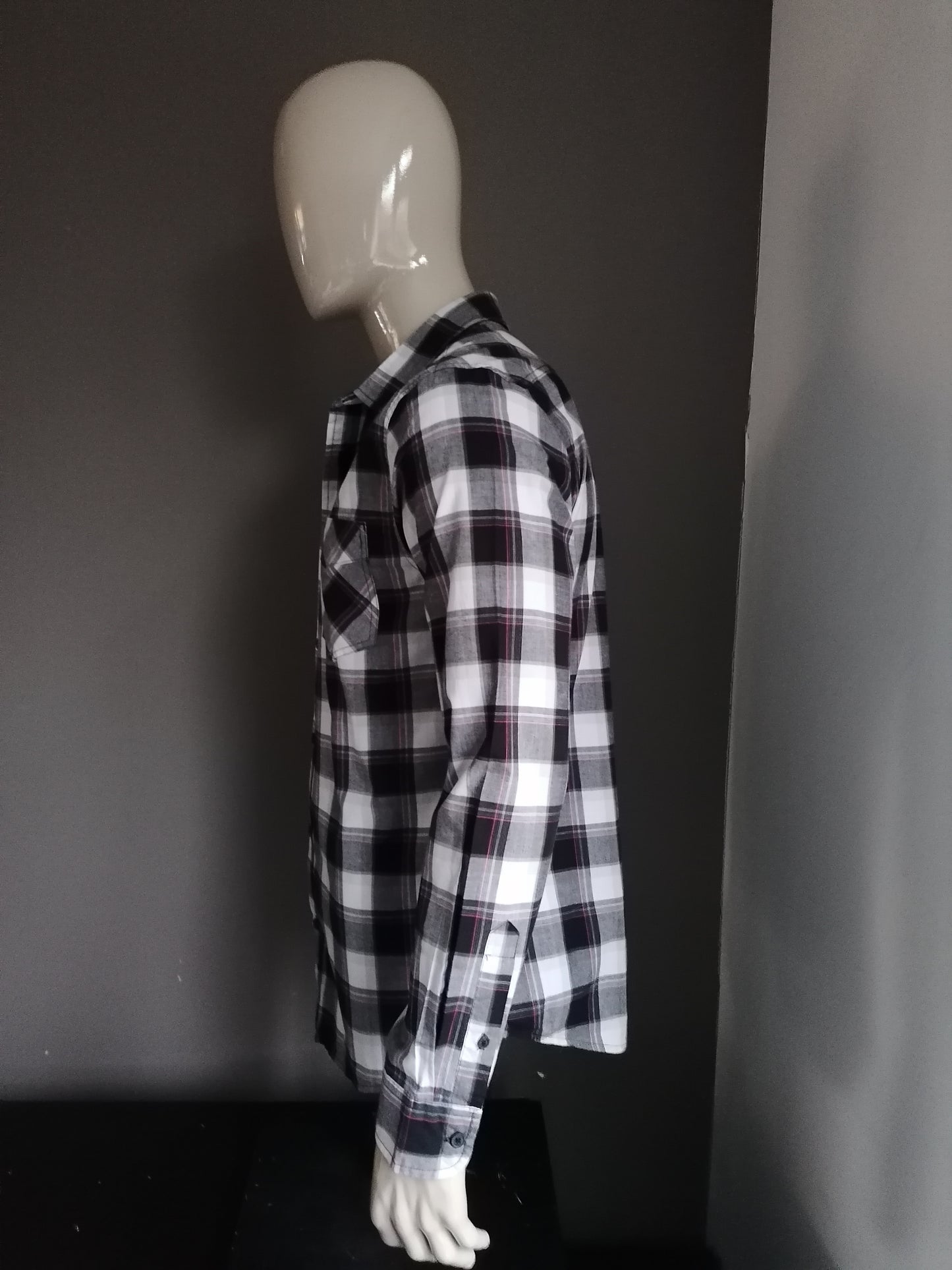 Levi's shirt. Gray black checkered, pink stripe. Size L.