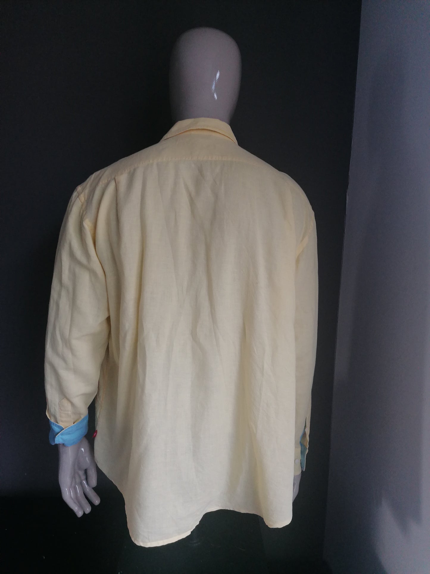Vintage Izod Linnen overhemd. Geel gekleurd. Maat XL, valt ruim. XXL / 2XL