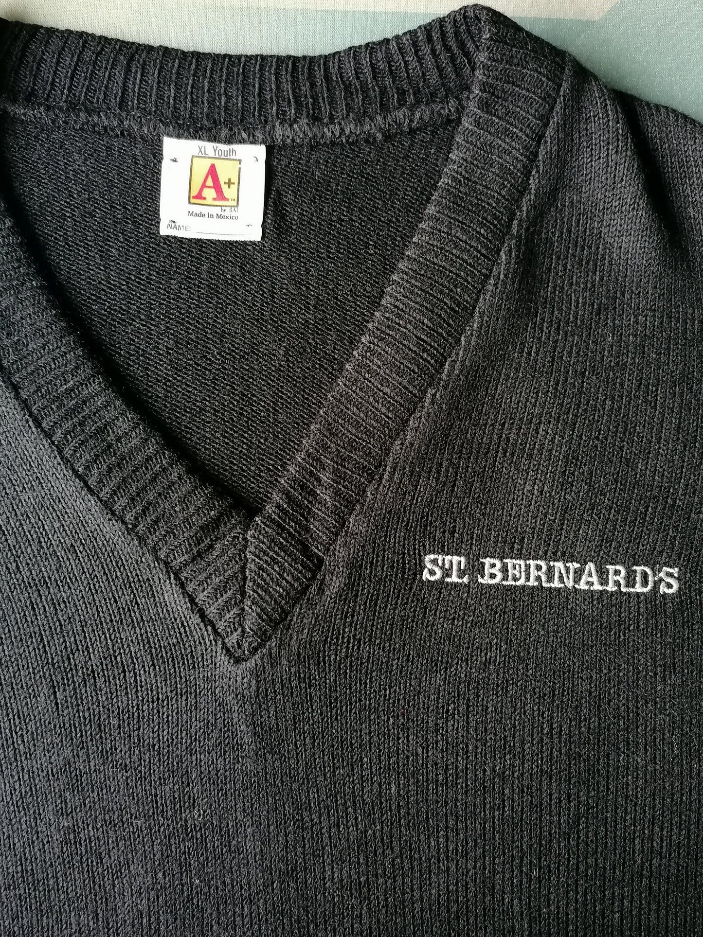 A+ "St. Bernards" Trui met v-hals. Donker Blauw gekleurd. Maat S. - EcoGents