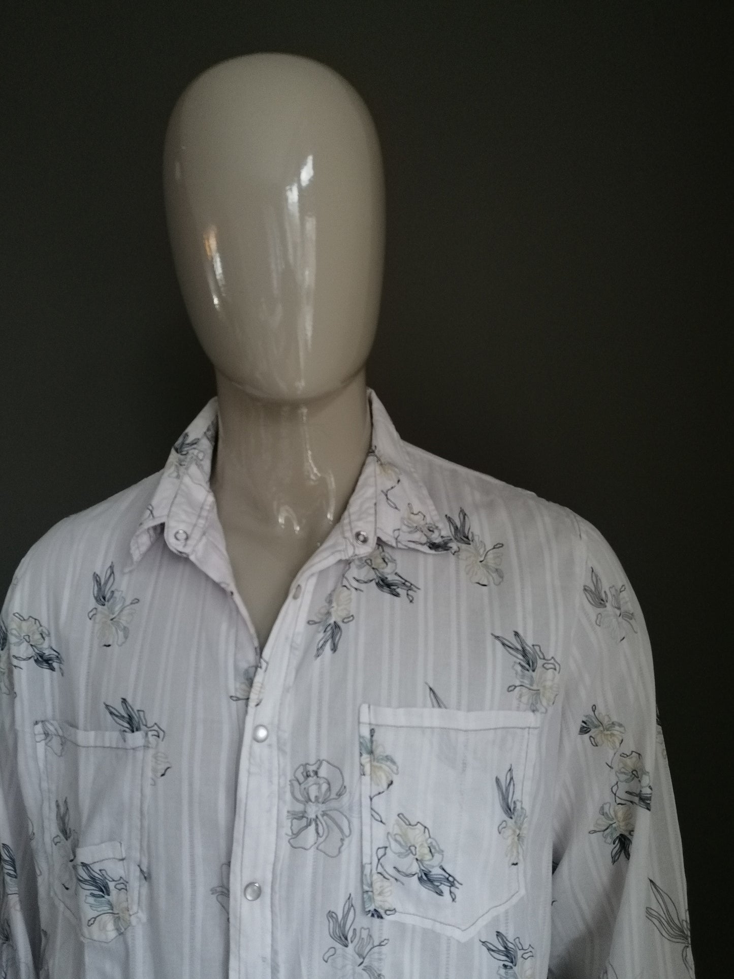 Camisa de la vendimia de Histreet con tachuelas de prensa. Impresión de motivos florales azules beige. Tamaño XXL / 2XL