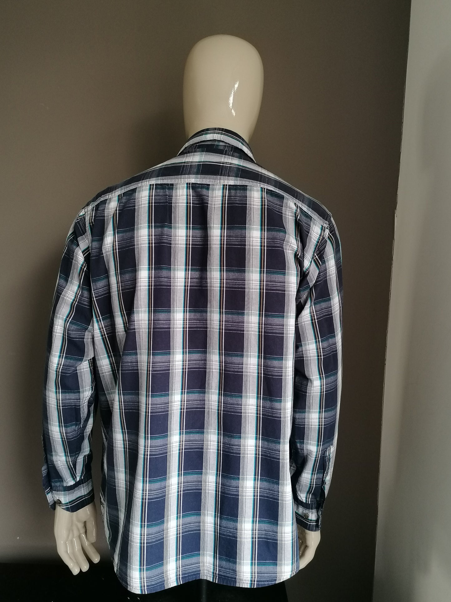 Wrangler shirt. Blue white checkered motif. Size XL.