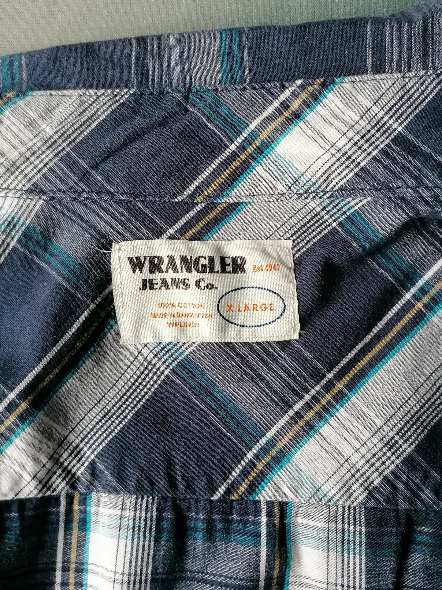 Camisa de Wrangler. Motivo a cuadros blanco azul. Tamaño XL.