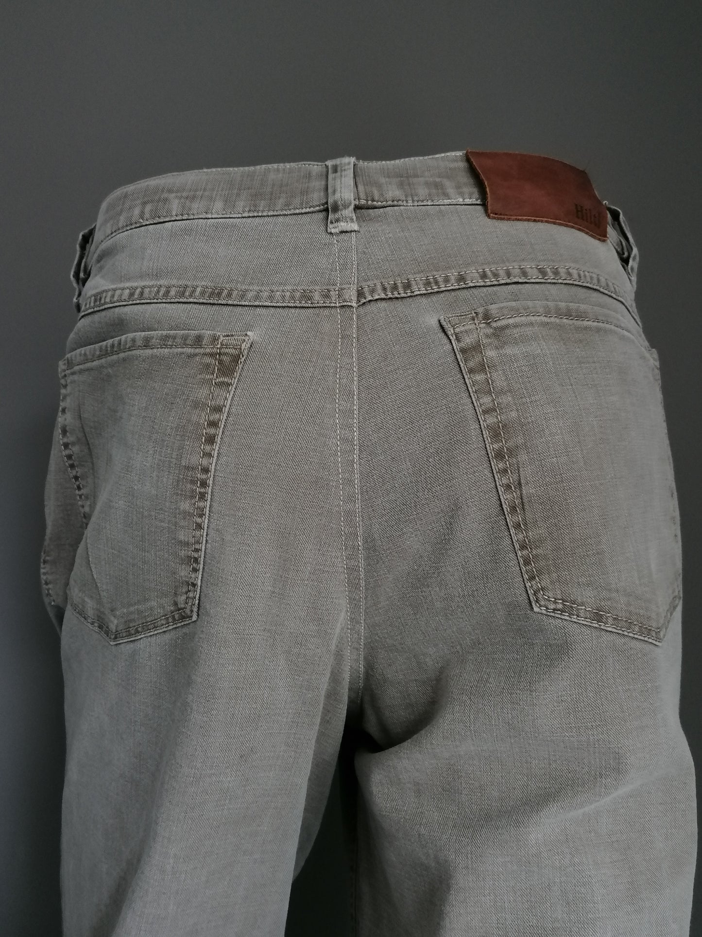 Pantaloni Hiltl. Motivo marrone chiaro. Dimensioni 54 / L. Tipo ZE500. Stirata.
