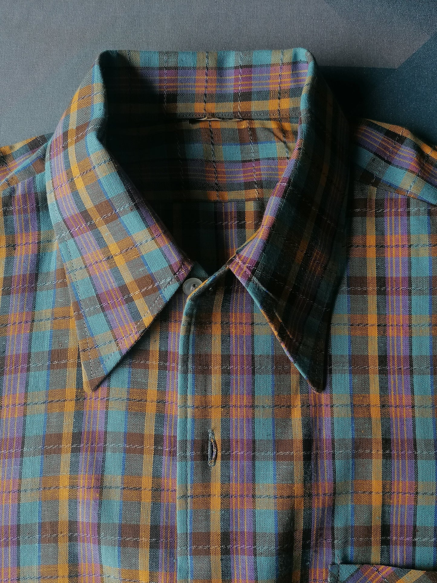 Vintage 70's overhemd korte mouw. Puntkraag. Blauw Geel Roze. Maat L.