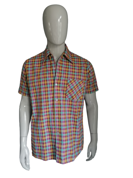 Vintage 70er Jahre Kurzarmshirt. Spitzer Kragen. Gelb Lila Braun. Größe L.