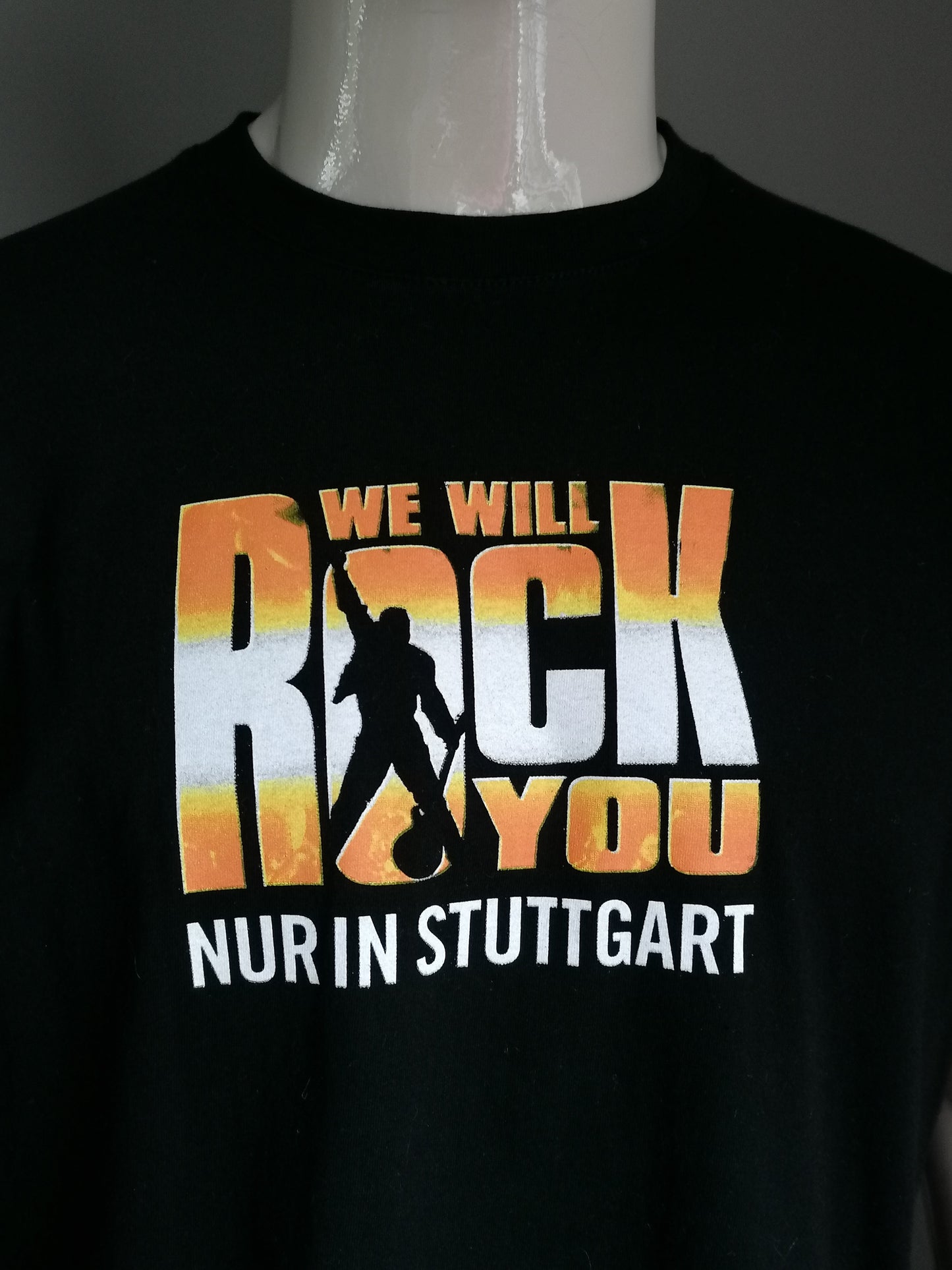 Nur in Stuttgart shirt. Zwart gekleurd. Maat XL.