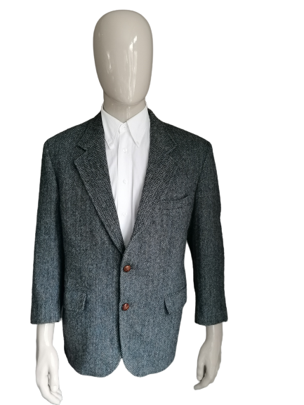 Orvis Harris Tweed Jacket. Gray black herringbone motif. Size 52 / short sleeve !!