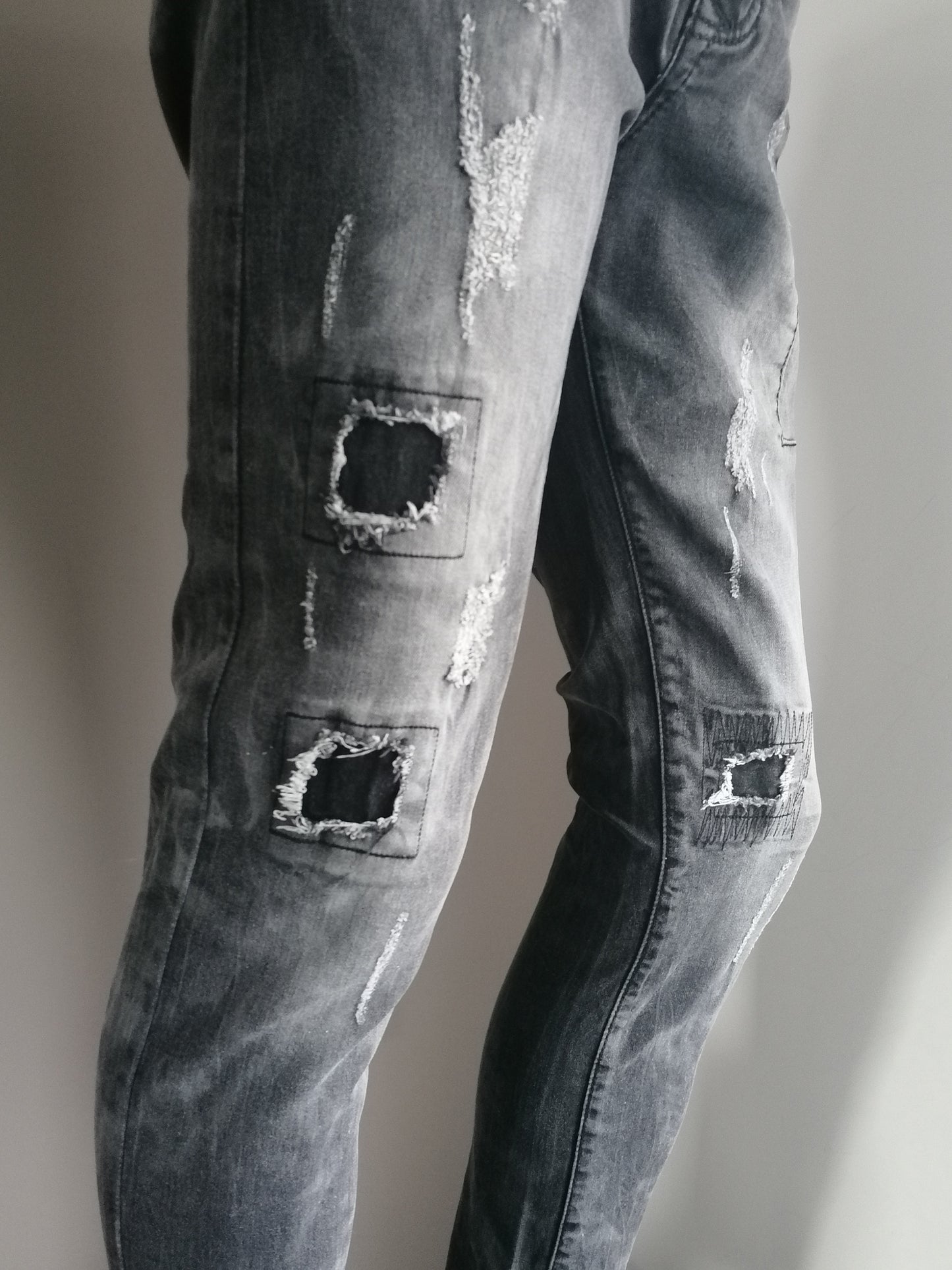 Justierende Jeans. Farbig schwarz. Größe W34 - L32. strecken