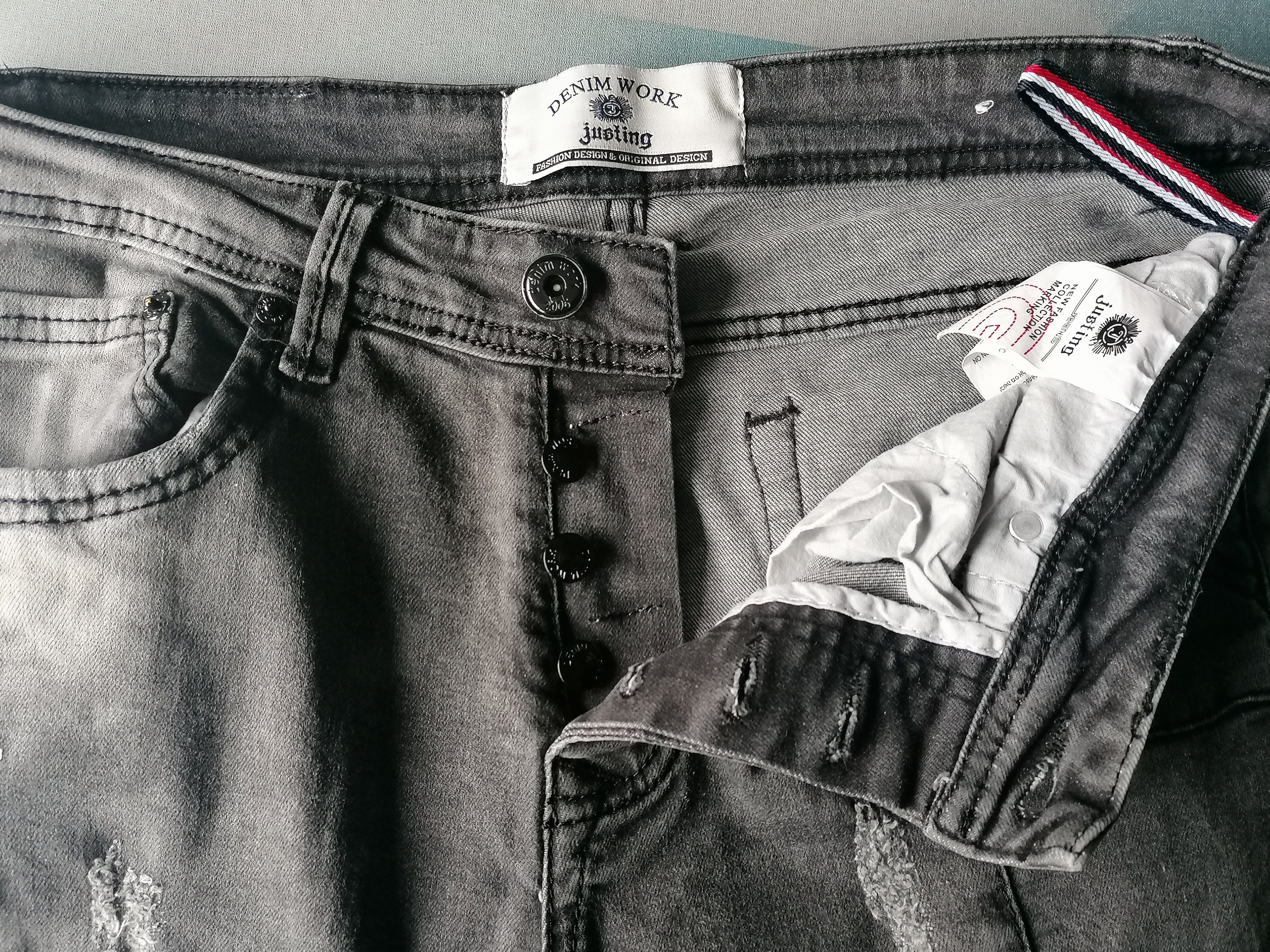 Justing jean. Colore noir. Taille W34 L32. s etirer