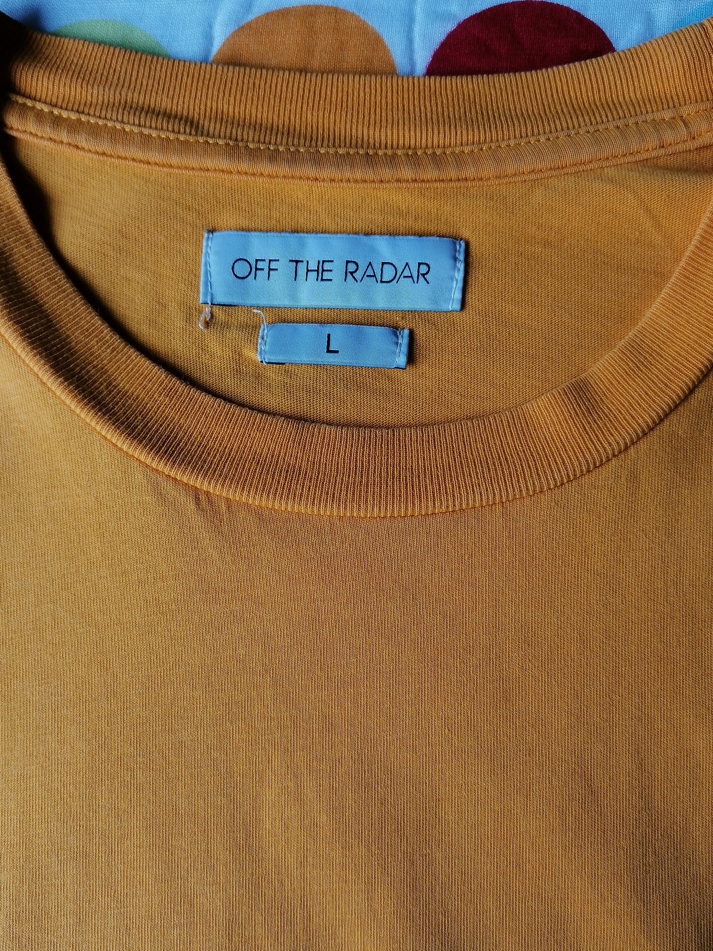 Off The Radar Shirt. Geel Wit Blauw gekleurd. Maat L.