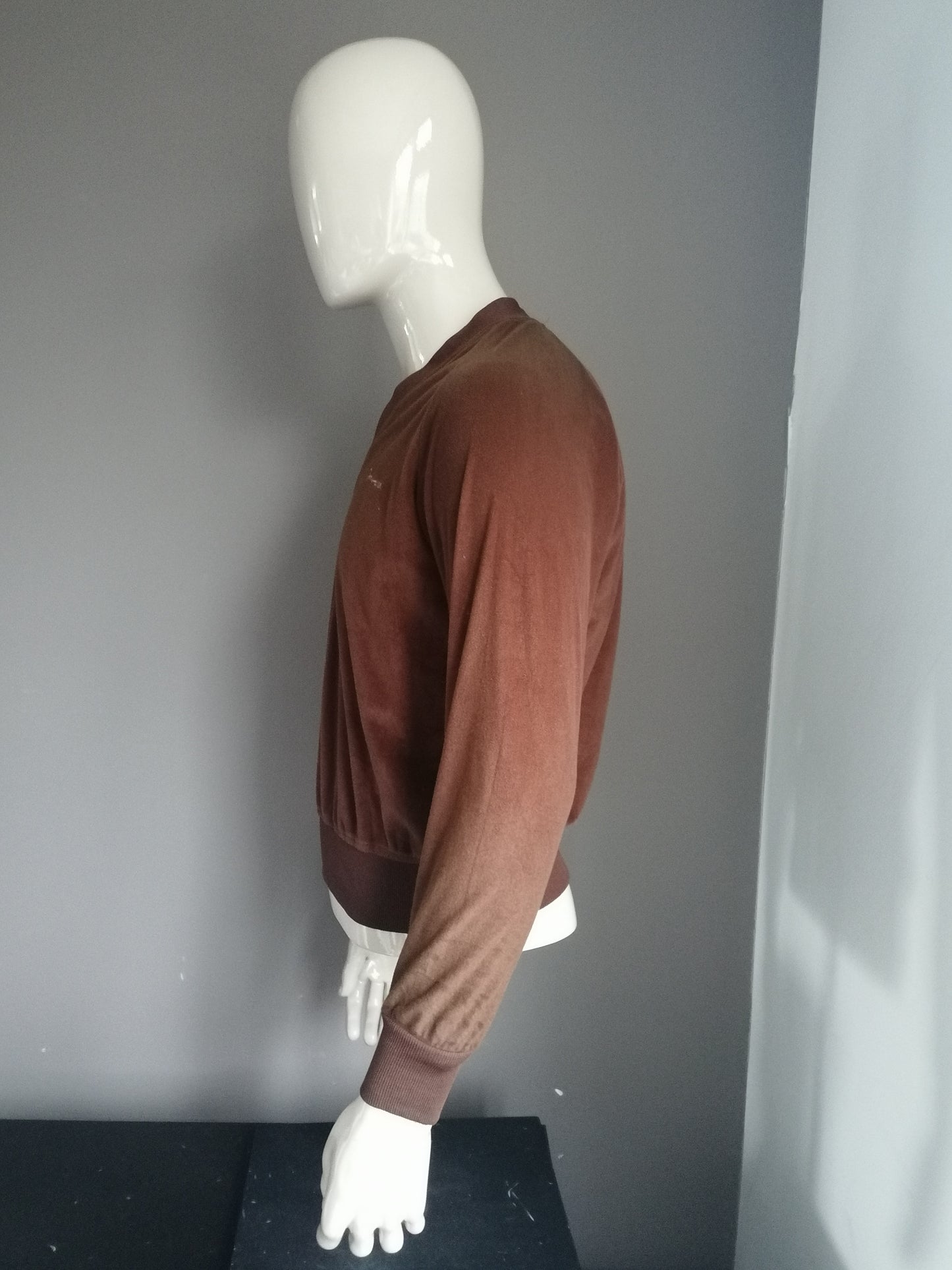 Tommy Aaron Velvet / velor sweater with V-neck. Brown colored. Size S.