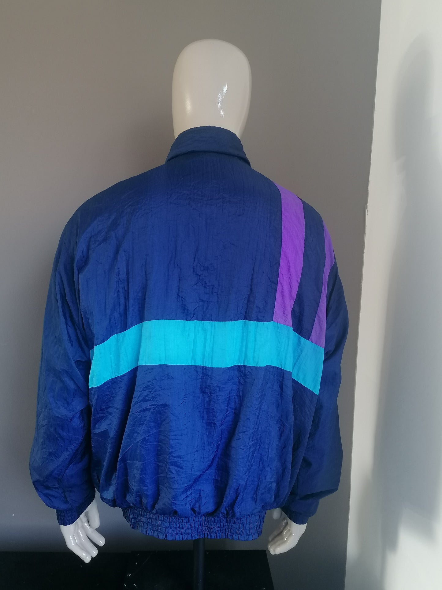 Vintage giacca a vento del concorso retrò. Leggermente foderato. Blu viola colorato. Taglia XXL / 2XL