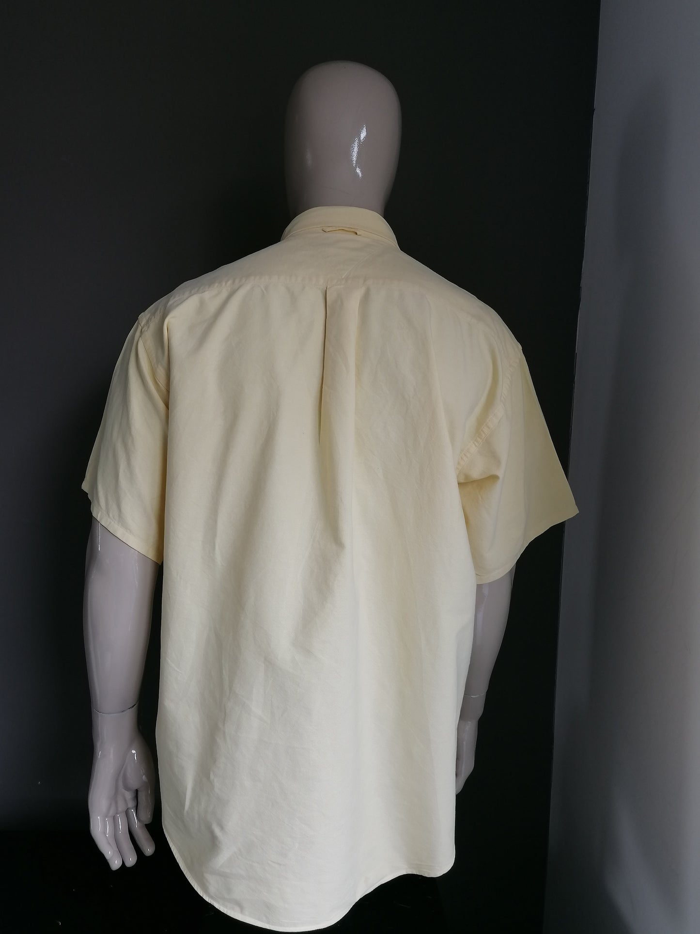 Camisa de Tommy Hilfiger de la vendimia. Color amarillo. Tamaño XL / XXL