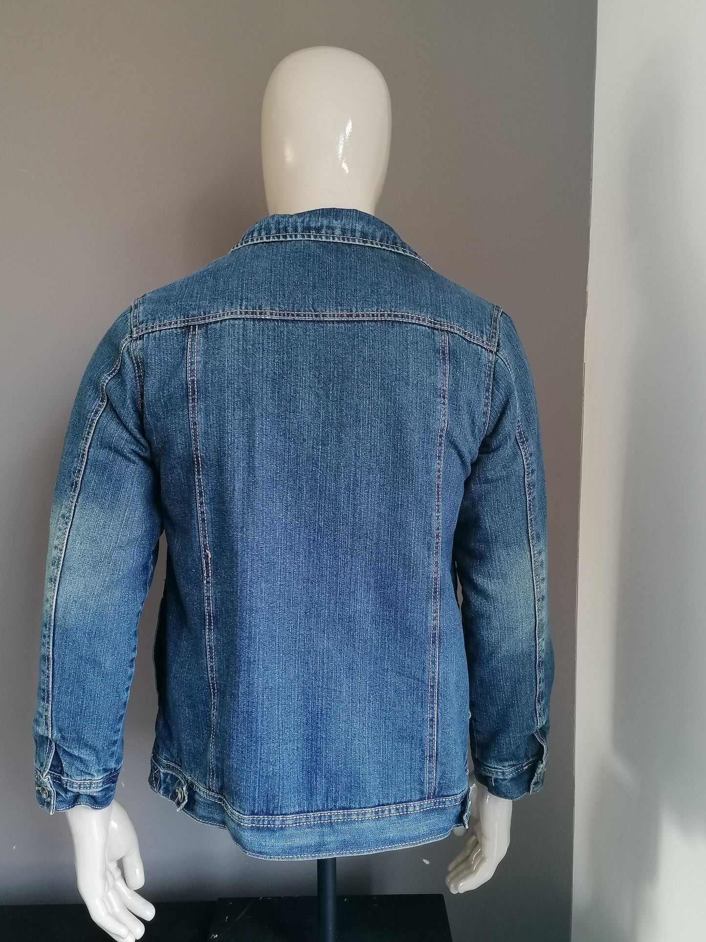 Vintage Cherokee Jeansjacke. Leicht gesäumt Farbig blau. Größe S.