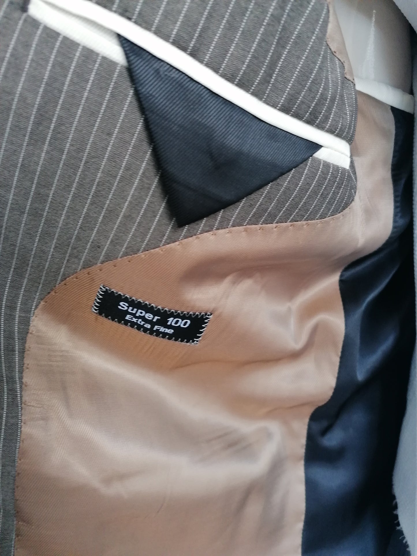 Luigi jacket. Brown white striped. Size 56 / XL. Regular fit. Super 100's