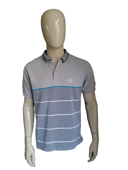 Polo Sergio Tacchini. De couleur bleu gris. Taille XL.