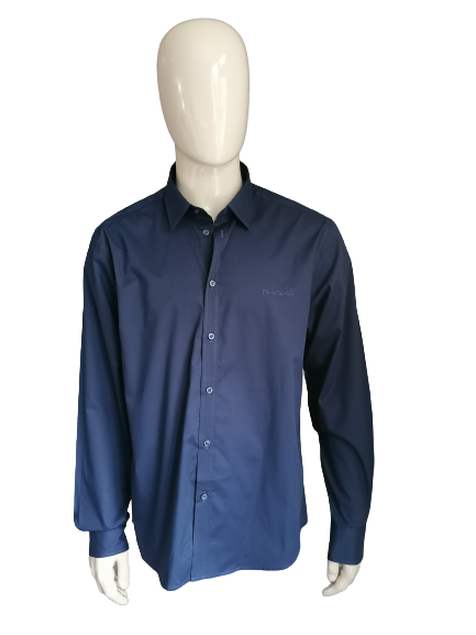 Pierre Cardin-Hemd. Dunkelblau gefärbt. Größe XXL / 2XL. Neu! Normale Passform.