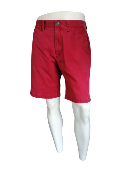 Nautica Shorts. Rot gefärbt. Größe W32
