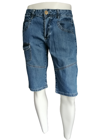 Kult Edition Jeans Shorts. Blau gefärbt. Größe W36.