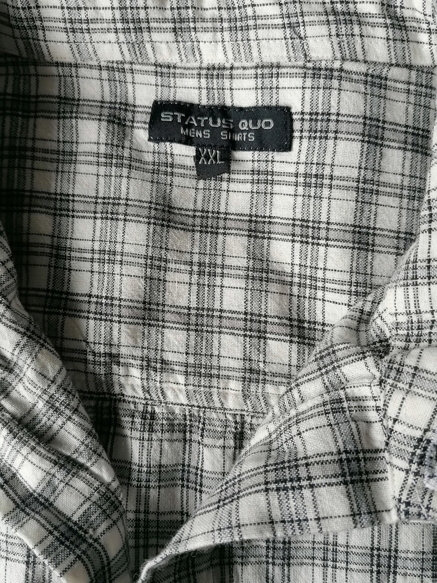 Status quo camisa vintage manga corta. Checker de beige gris. Tamaño XXL / 2XL.