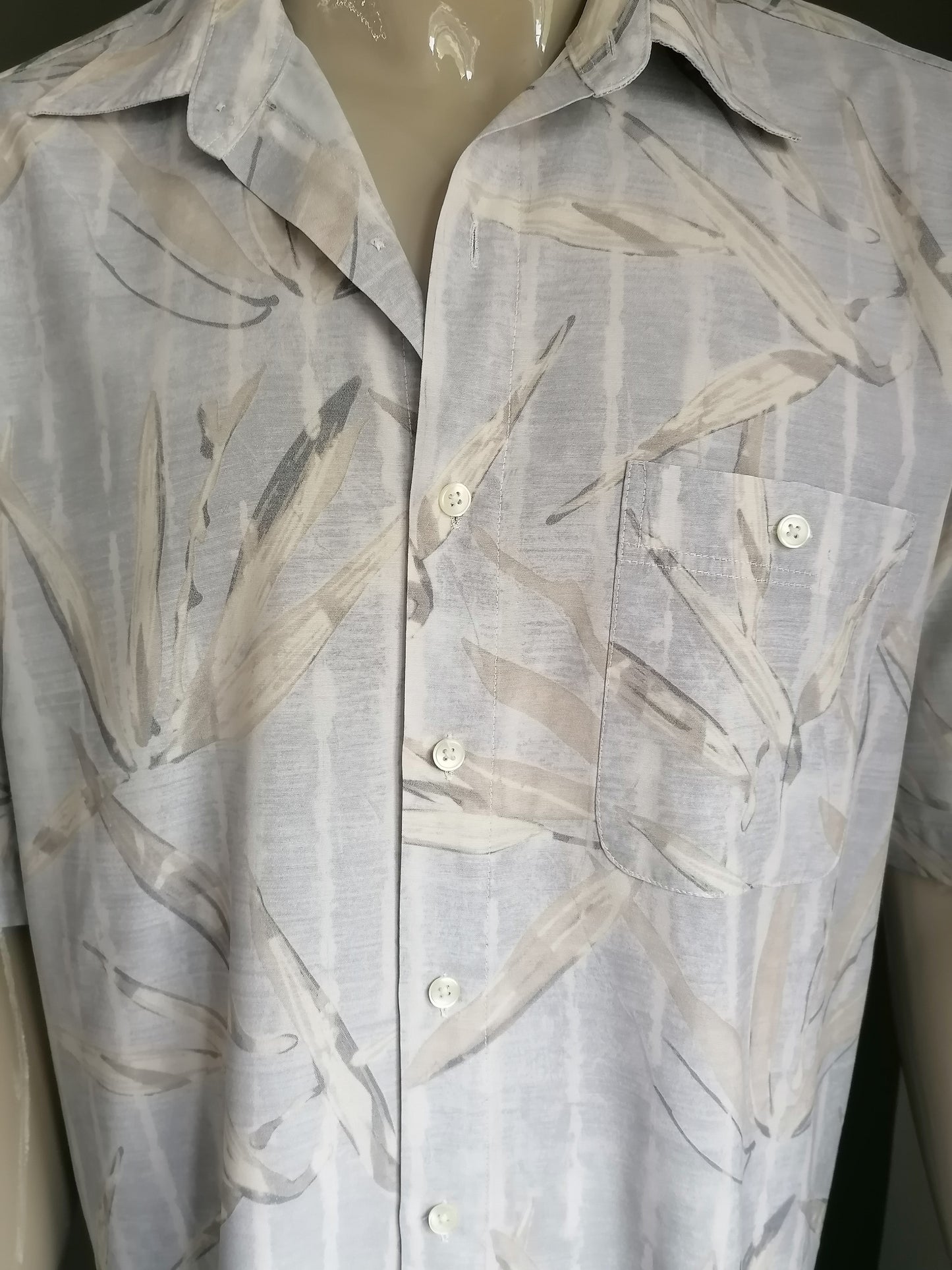 Camisa Júpiter vintage manga corta. Impresión de beige gris. Tamaño xl.