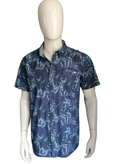 Broadway Shirt short sleeve. Blue black flowers print. Size XL.