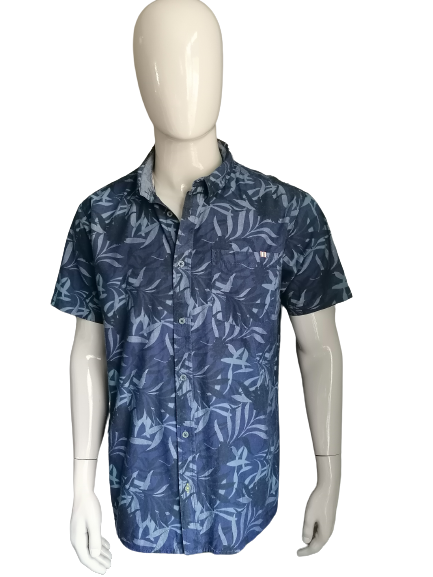 Broadway shirt short sleeve. Blue Black Floral print. Size XL.
