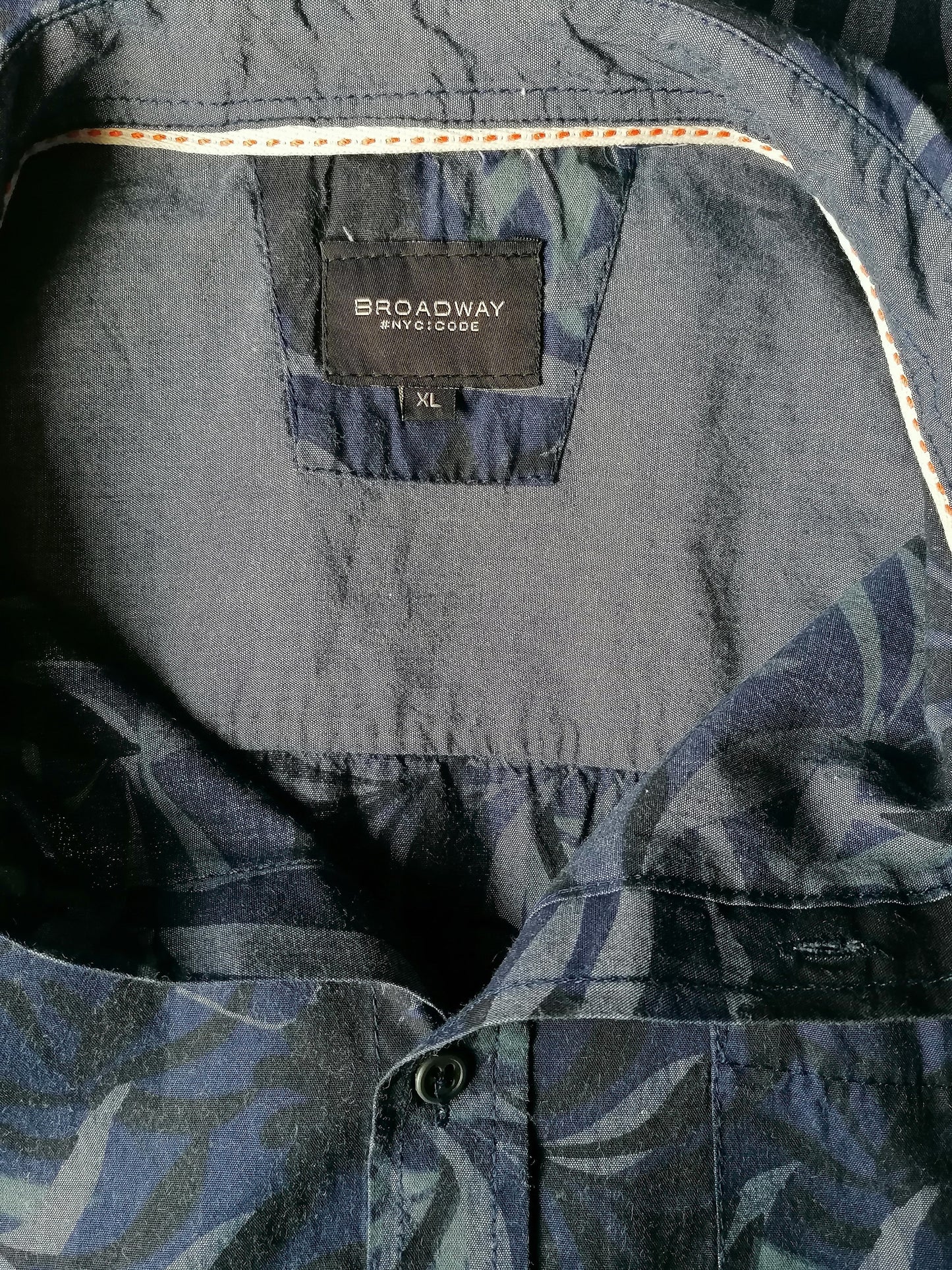 Broadway Shirt short sleeve. Blue black flowers print. Size XL.
