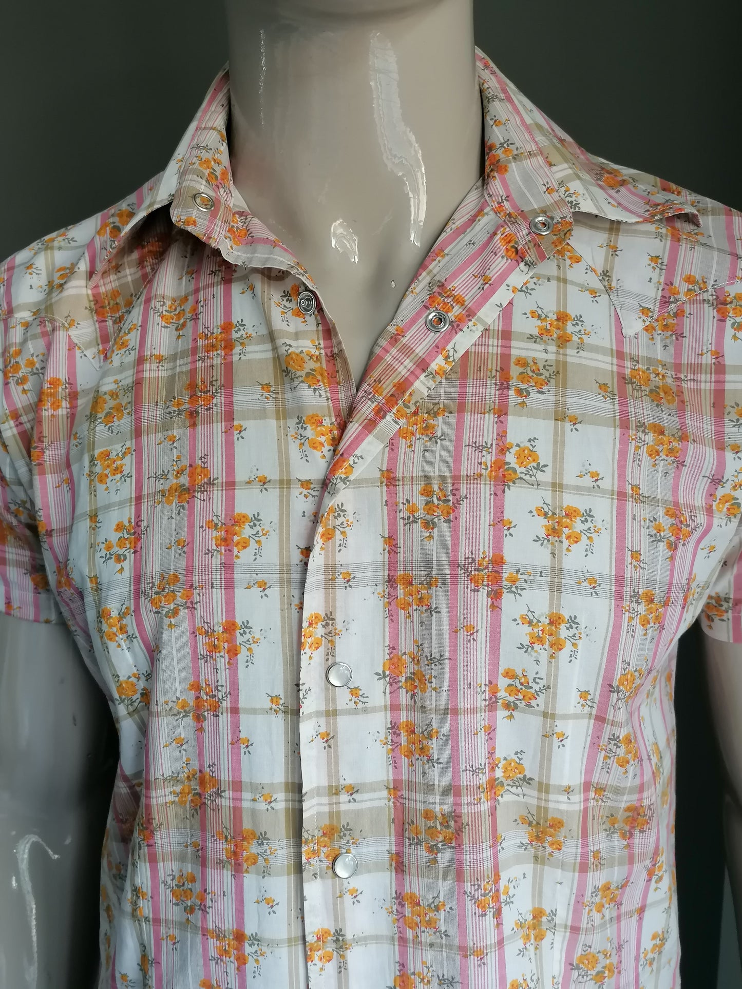 New Edition Shirt short sleeve with press studs. Orange pink beige flowers print. Size M.