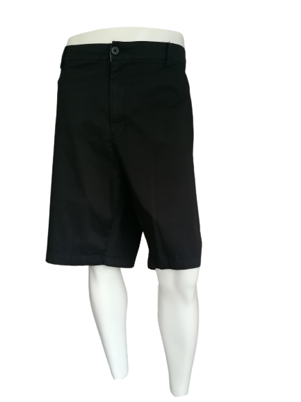 Kapselmänner Shorts. Schwarz gefärbt. Größe W54. Strecken