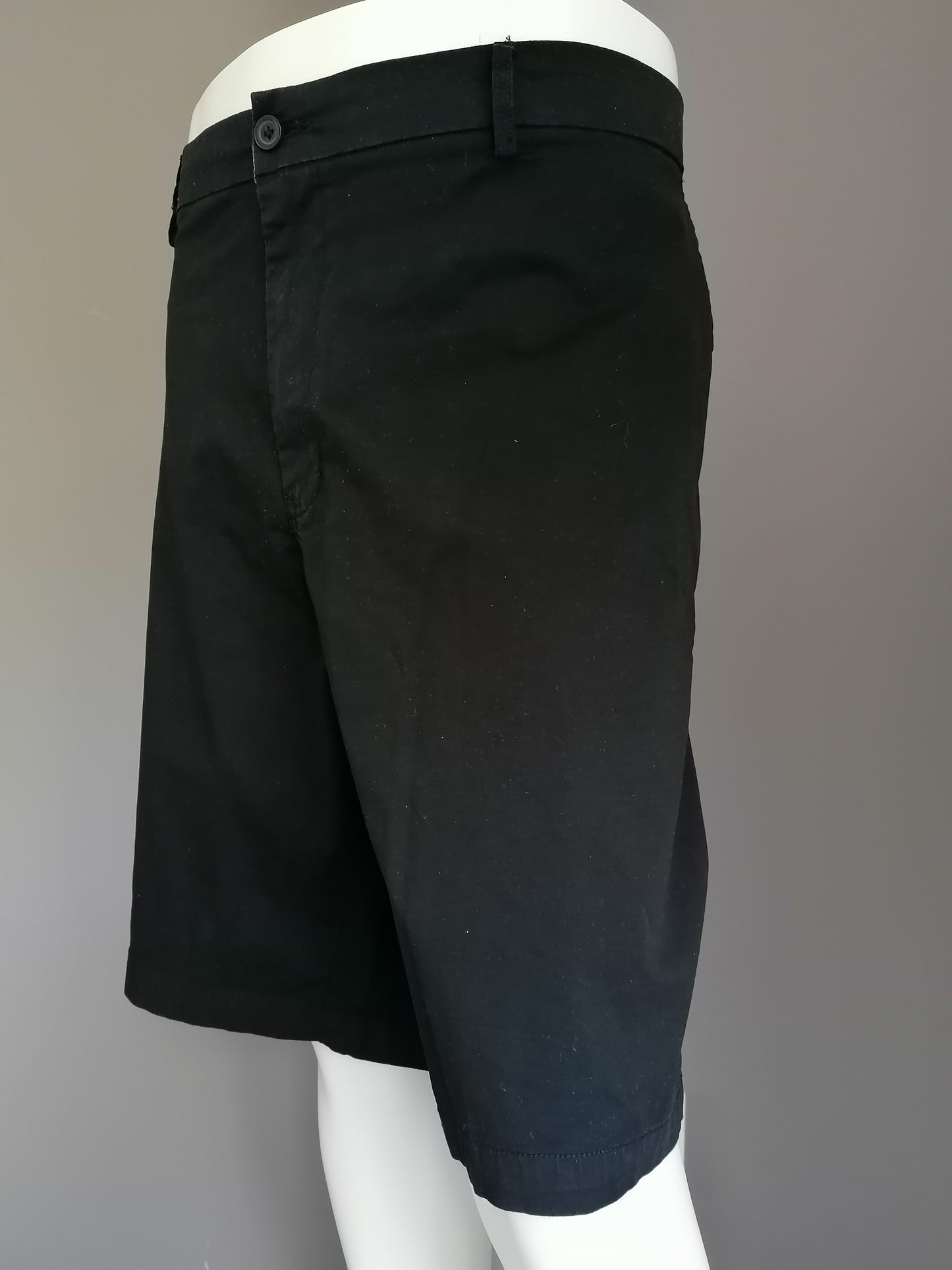 Capsule Men korte broek. Zwart gekleurd. Maat W54. Stretch