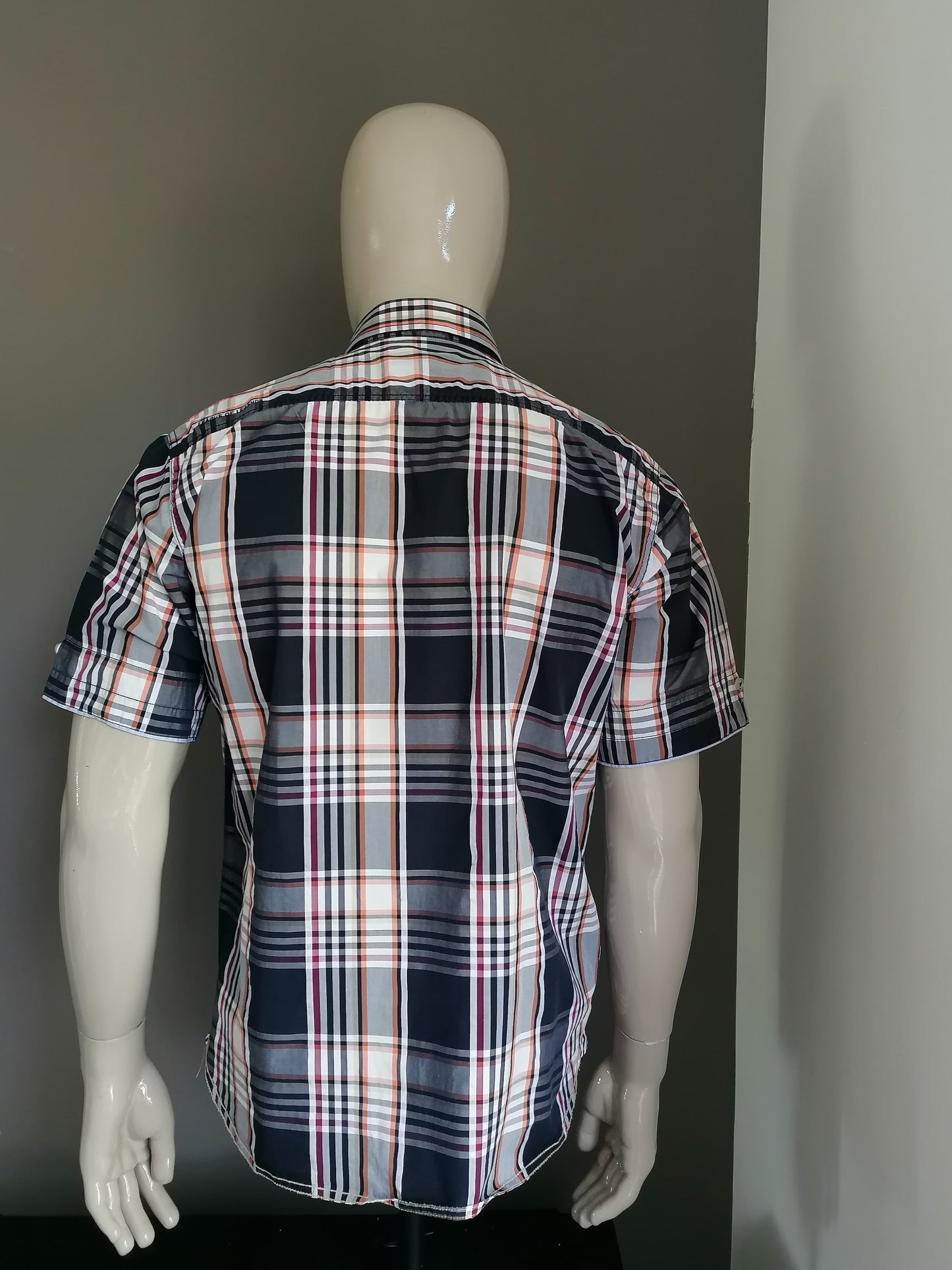 Fellows United Shirt short sleeve. Blue orange red checked. Size L.