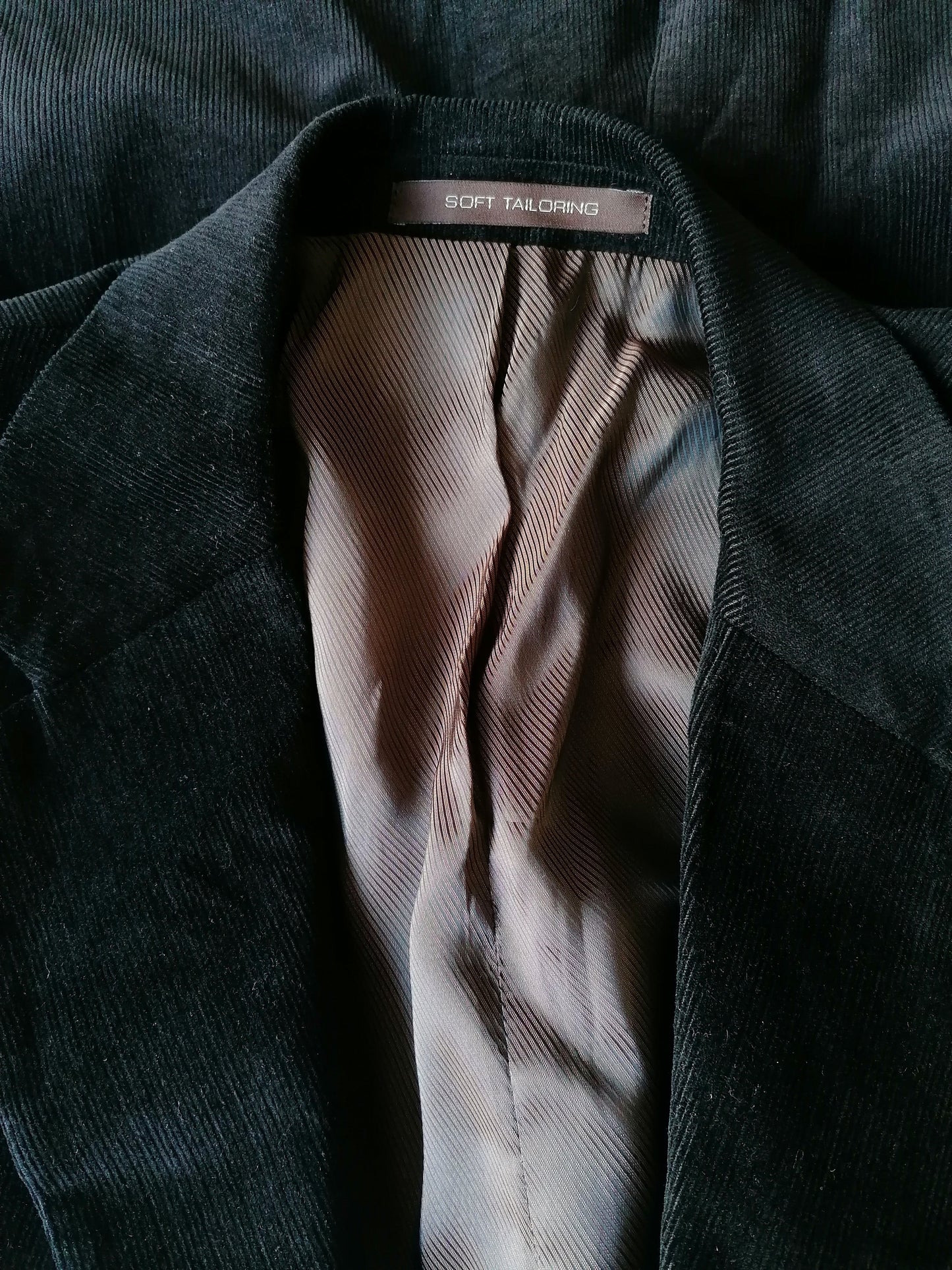 Costume de côtes de pierres. Belle côte. Couleur noire. Taille 48 (veste) et taille 46 (pantalon)
