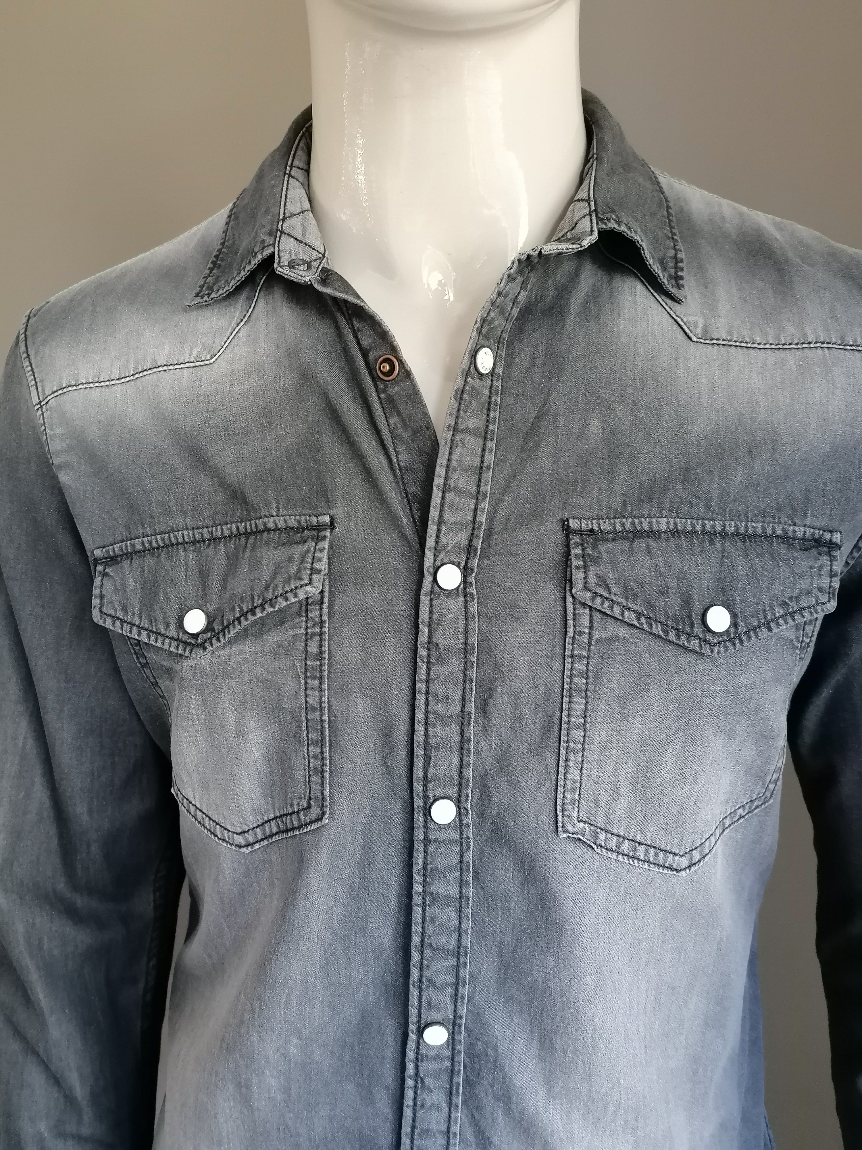 Blue Ridge jeans look overhemd met drukknopen. Grijs gekleurd. Maat L. EcoGents