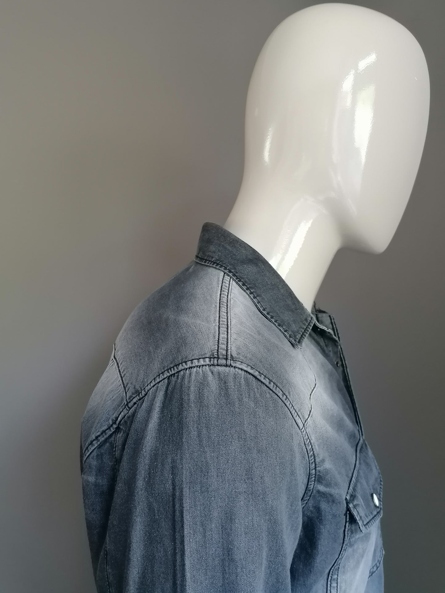 Blue Ridge jeans-look overhemd met drukknopen. Grijs gekleurd. Maat L.