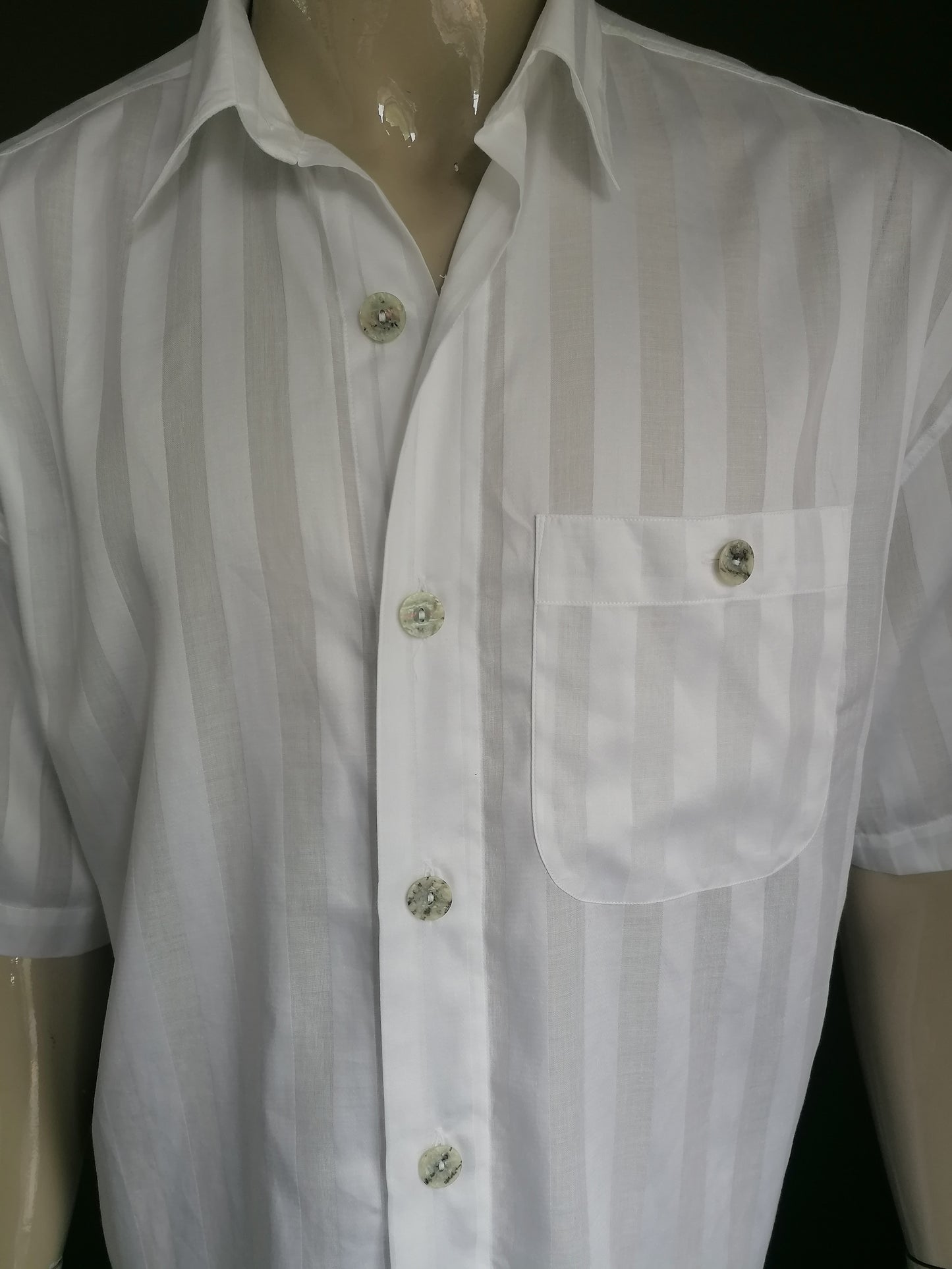 Vintage Signum overhemd korte mouw en grotere knopen. Wit gestreept motief. Maat XL.