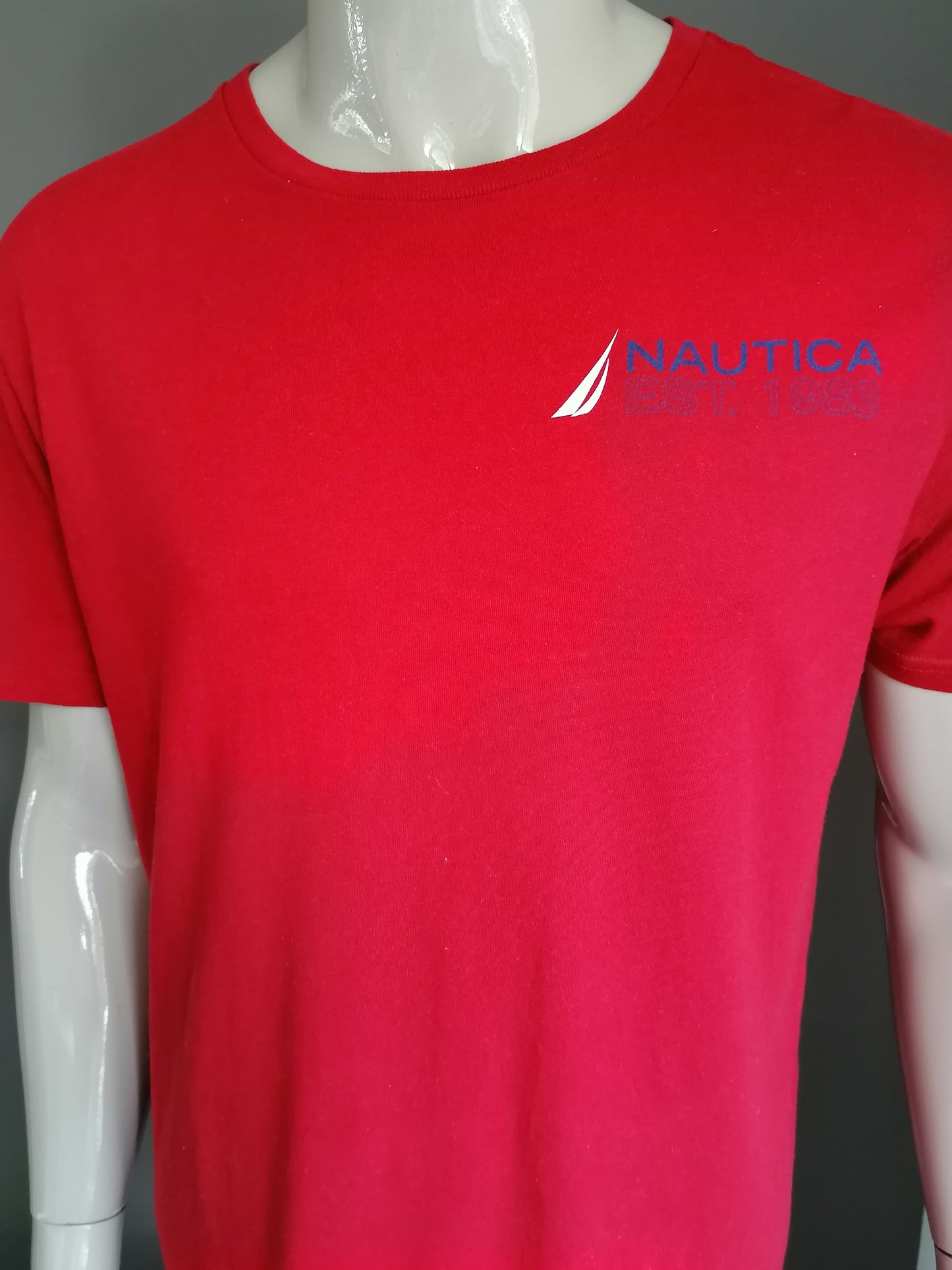 Nautica shirt. Rood met opdruk. Maat L.