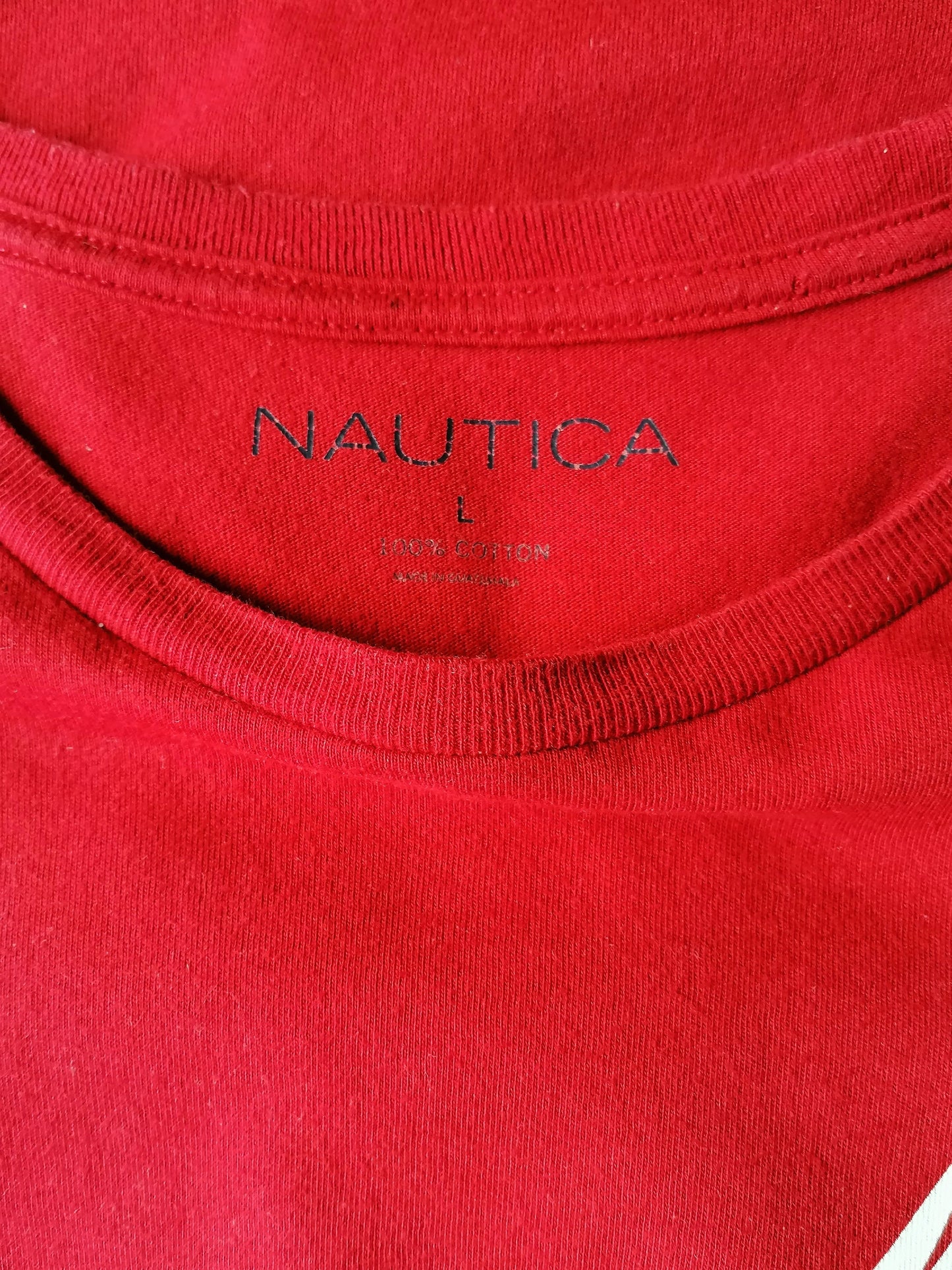 Nautica shirt. Rood met opdruk. Maat L.