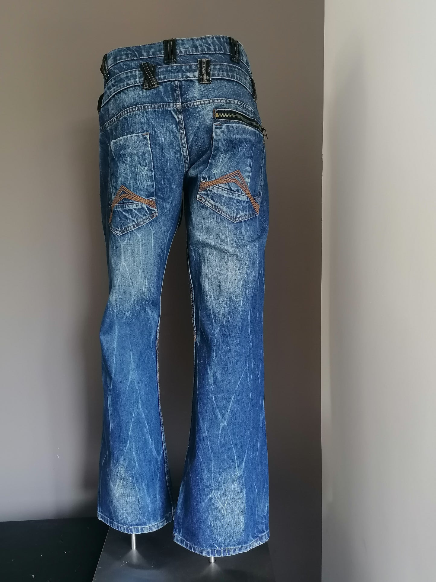 Southern Menswear jeans. Blauw gekleurd. Maat W38 - L34.