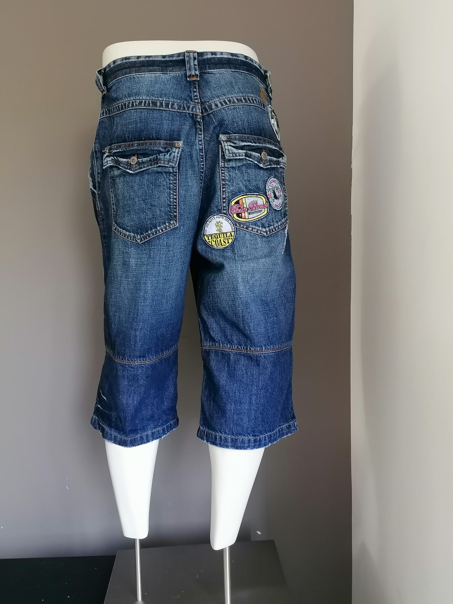 NEXT 3/4 korte jeans. Vintage Look met applicaties. Donker Blauw. Maat W36