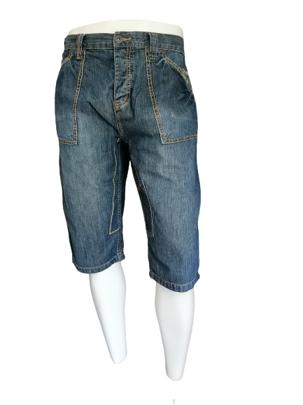 Tom Wolfe Jeans Shorts. Dunkelblau gefärbt. Größe W34.