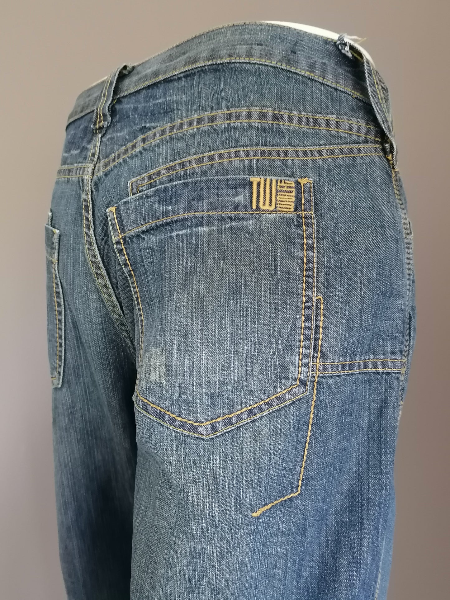 Tom Wolfe jeans korte broek. Donker Blauw gekleurd. Maat W34.