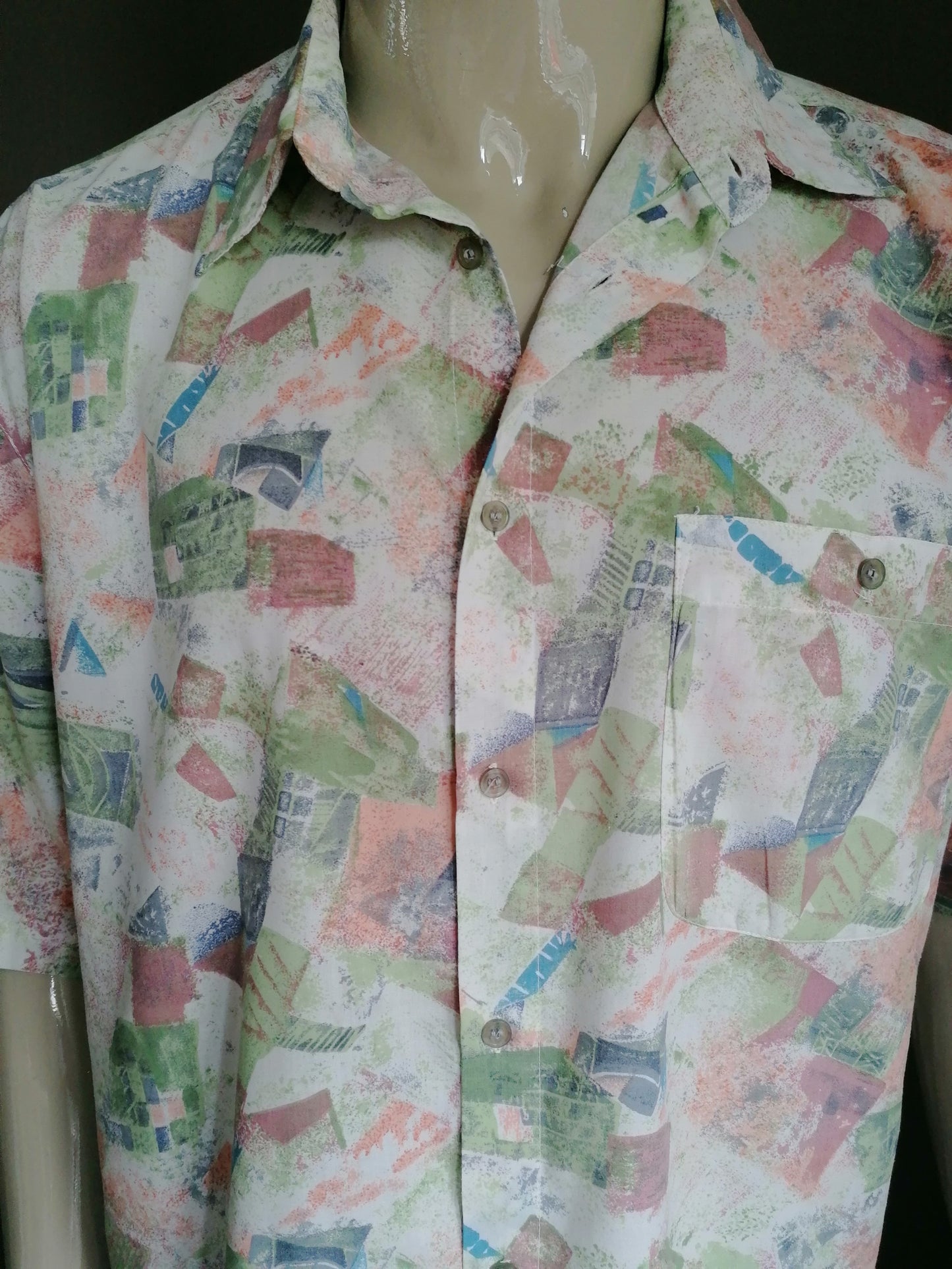 Camisa Vintage 90 manga corta. Impresión de color beige verde rosa. Tamaño XL / XXL / 2XL.