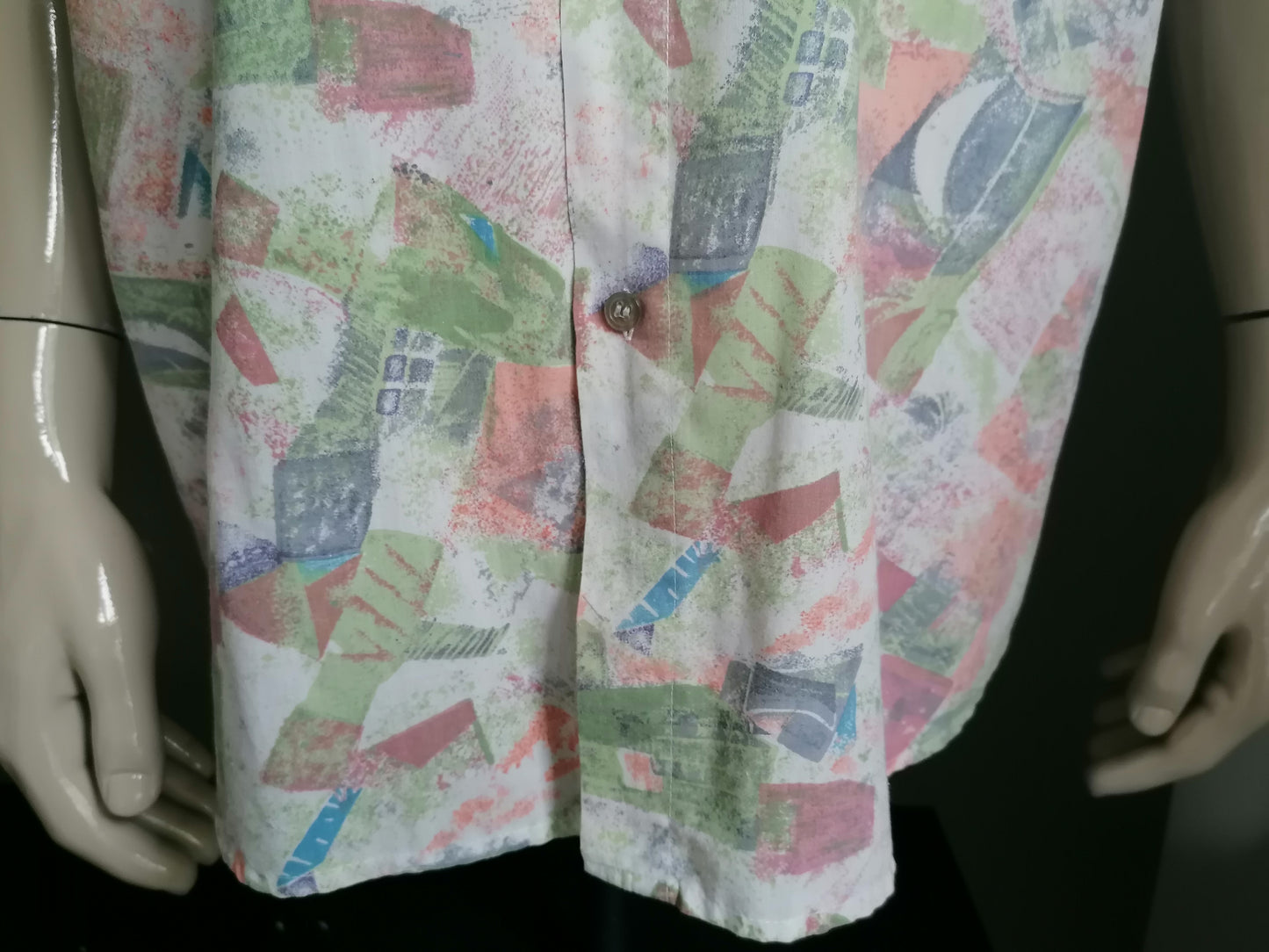 Camisa Vintage 90 manga corta. Impresión de color beige verde rosa. Tamaño XL / XXL / 2XL.
